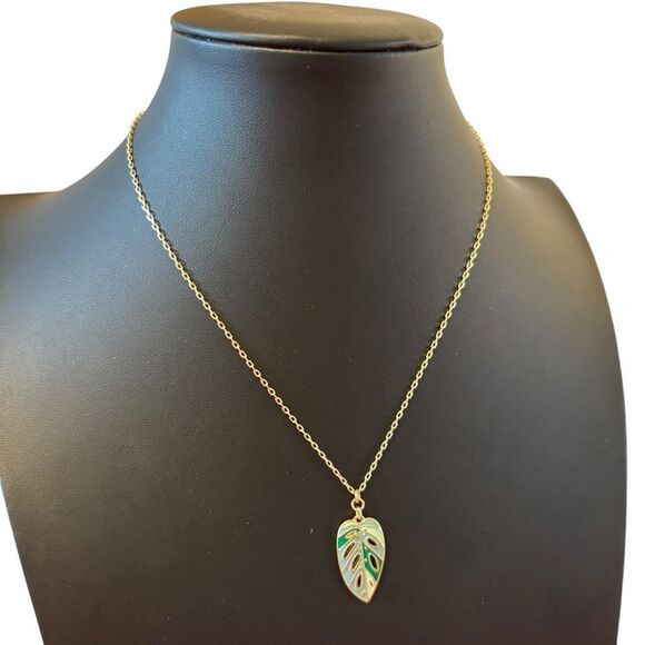 Delicate Looking Green & Gold Leaf Pendant Necklace - Picture 2 of 6